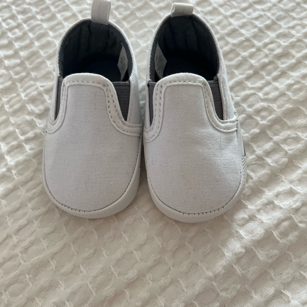 ✨🛍️ 4️⃣ for $2️⃣5️⃣ 💖 White Slip-On Kids Shoes